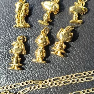 Gold Peanuts Character Charm Necklace Set